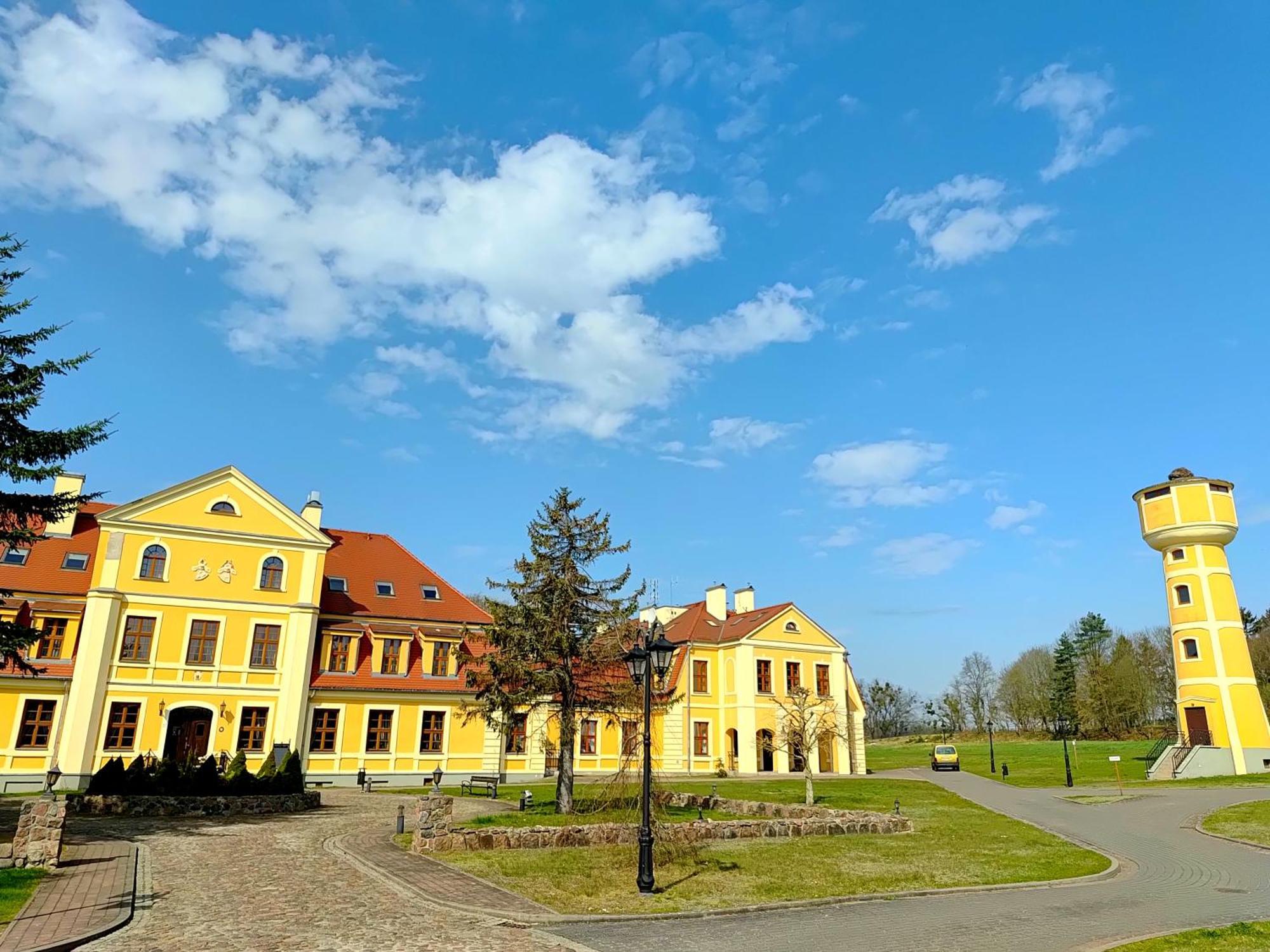 Palac W Rymaniu Exterior foto